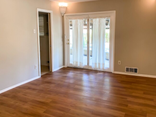 Building Photo - 6109 N Jim Miller Rd