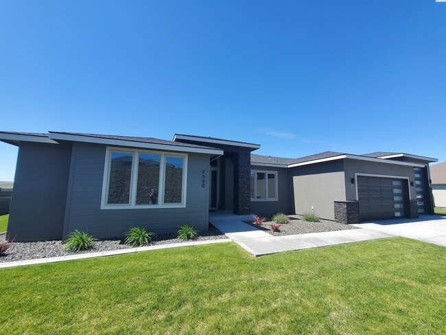 Building Photo - FOR RENT SOUTHCLIFFE