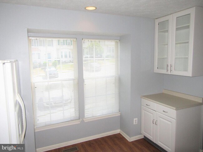 Foto del edificio - 909 Glen Falls Ct