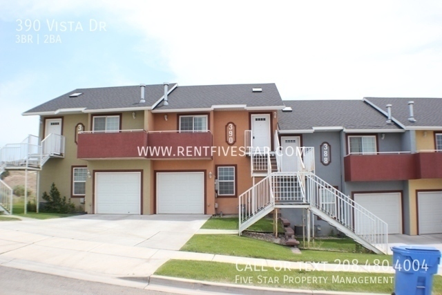 Primary Photo - Beautiful Townhome With Primary Bedroom, E...