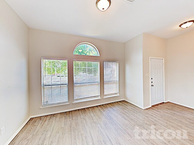Building Photo - 1015 James Donald Ln