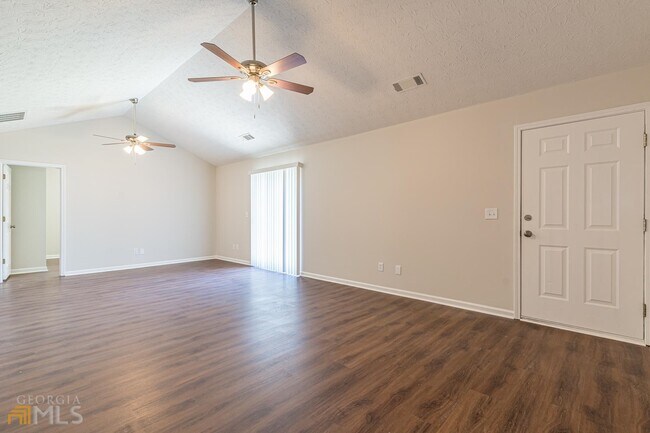 Building Photo - 335 Autumn Lake Dr