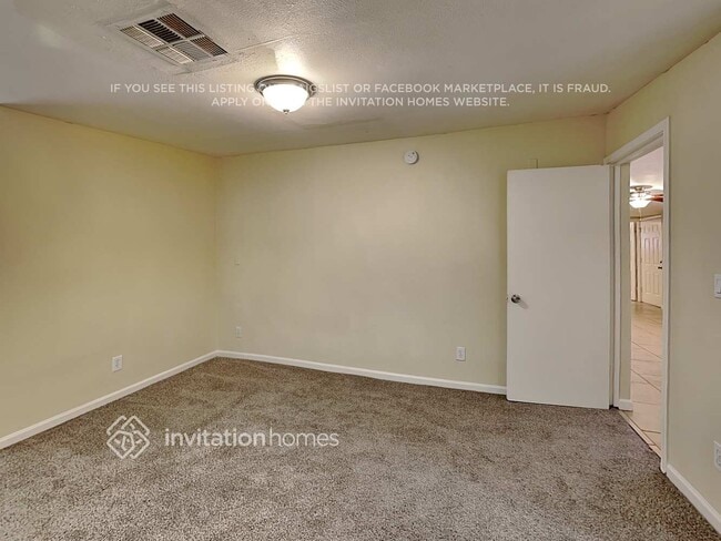 Building Photo - 1804 W Weldon Ave