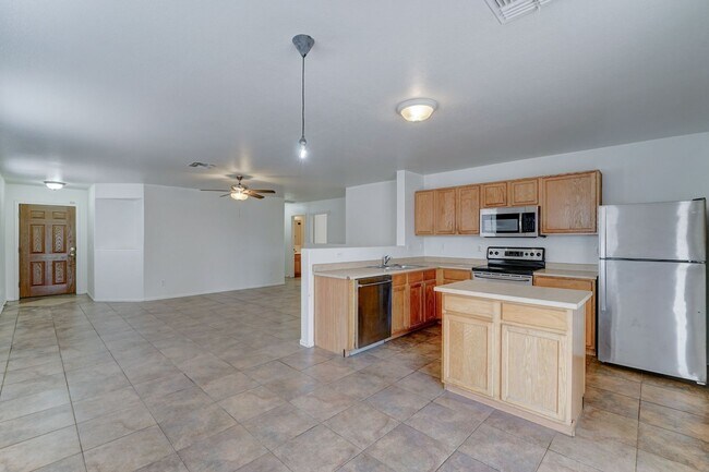 Foto del edificio - COMING SOON! Spacious 3 Bed 2 Bath home in...