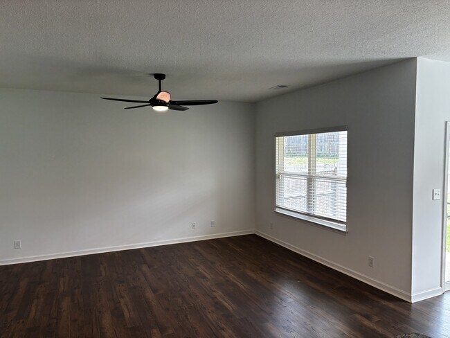 Foto del edificio - 2732 Minuteman Ln