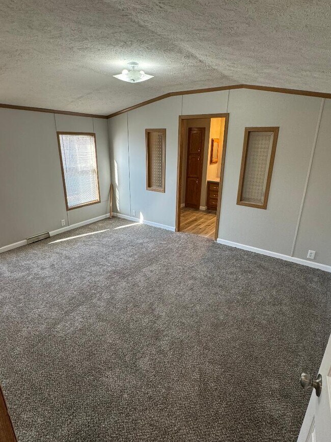 Building Photo - 1272 Kathy Ave