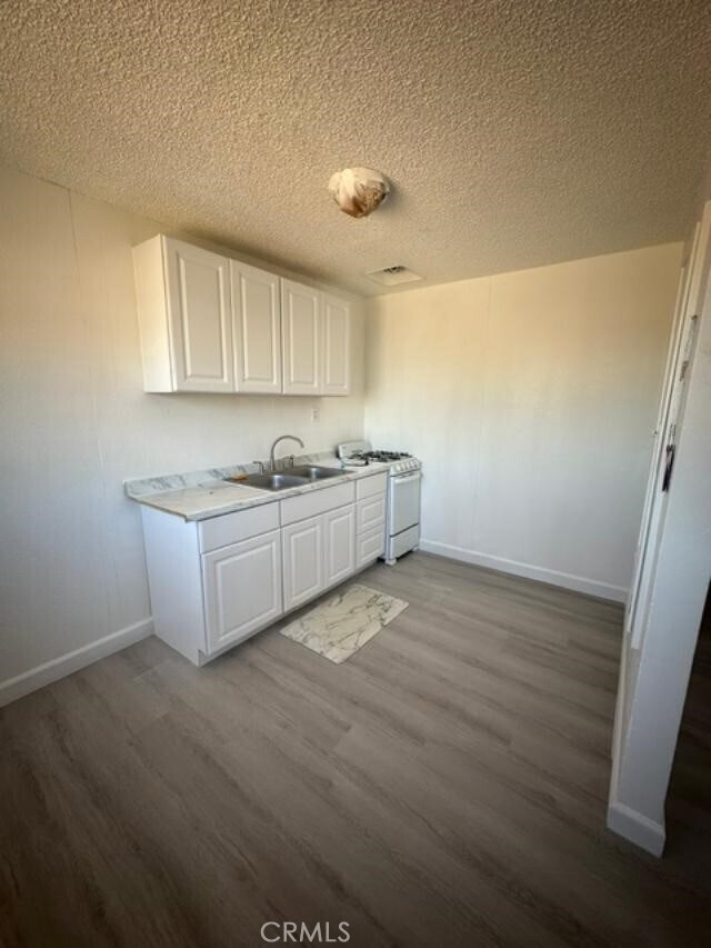 Foto del edificio - 451 W Yermo Rd