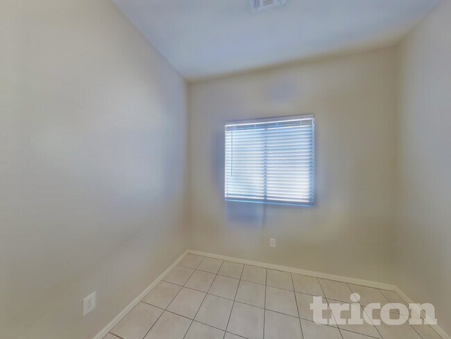 Foto del edificio - 6613 W Miami St