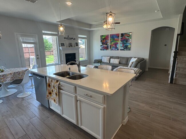 Building Photo - 4100 Smokey Hill Ct