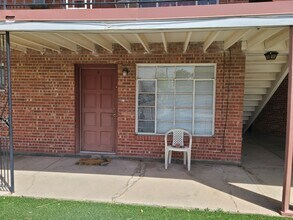 Building Photo - 701 Yandel