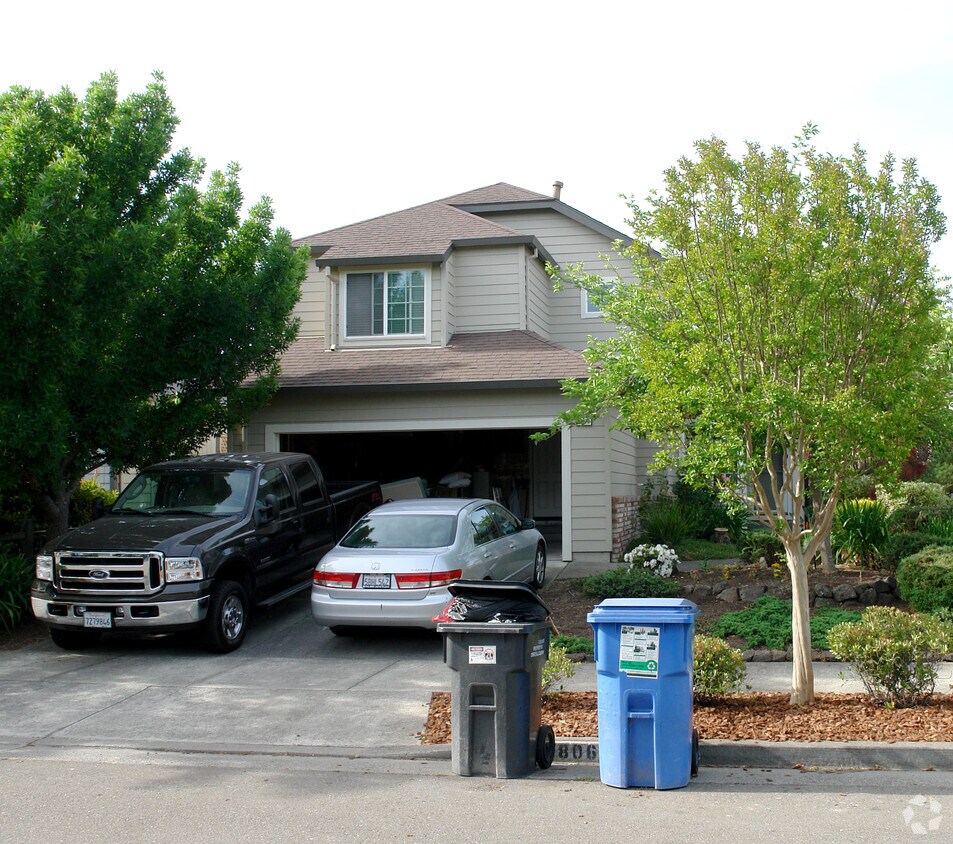 Building Photo - 8065 Creekside Dr