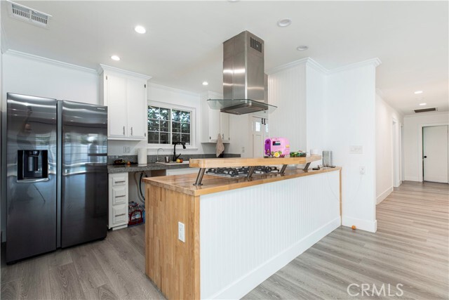 Building Photo - 9441 Woodley Ave