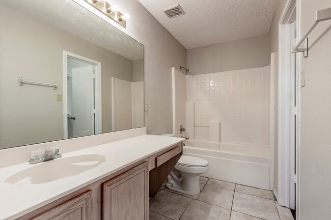 Building Photo - Adorable 3-2-2 in Cedar Hill!