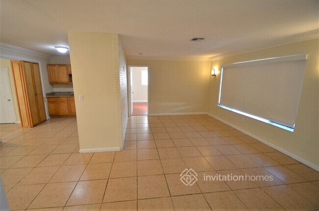Building Photo - 2431 Montego Dr