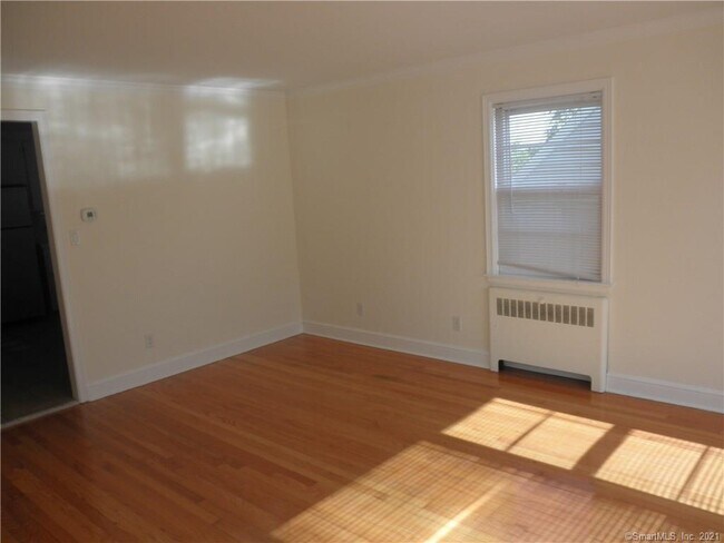 Building Photo - 126 Mill Hill Ave