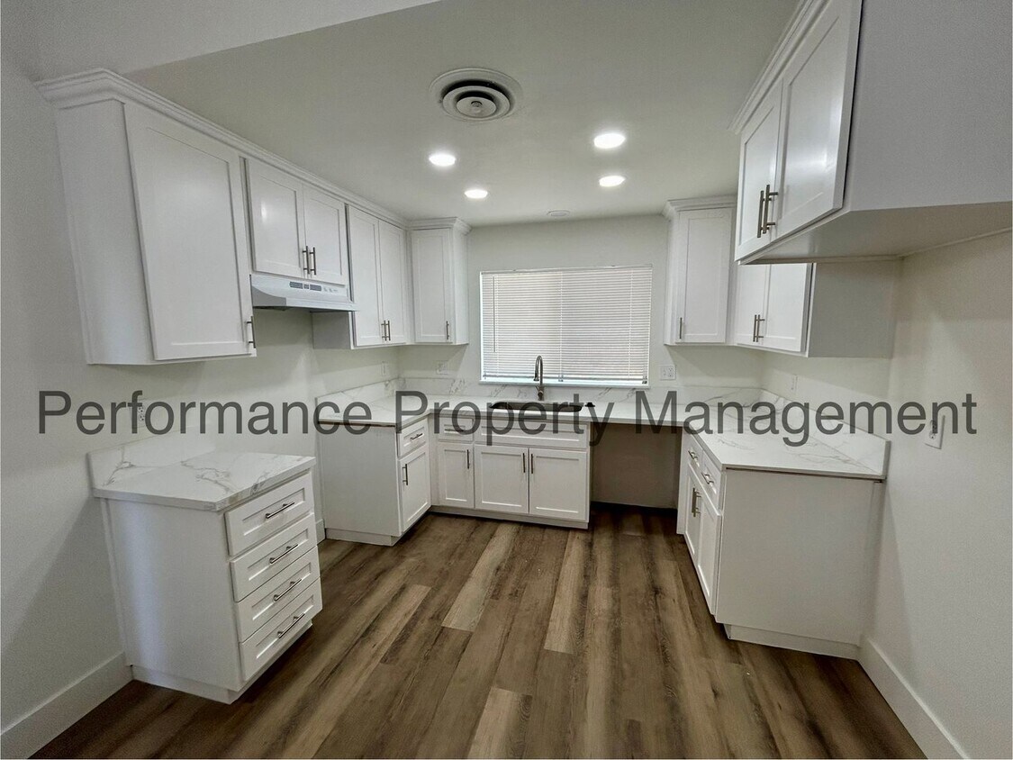 Primary Photo - Newly Remodeled 4 Bed/2 Bath SW Bakersfiel...