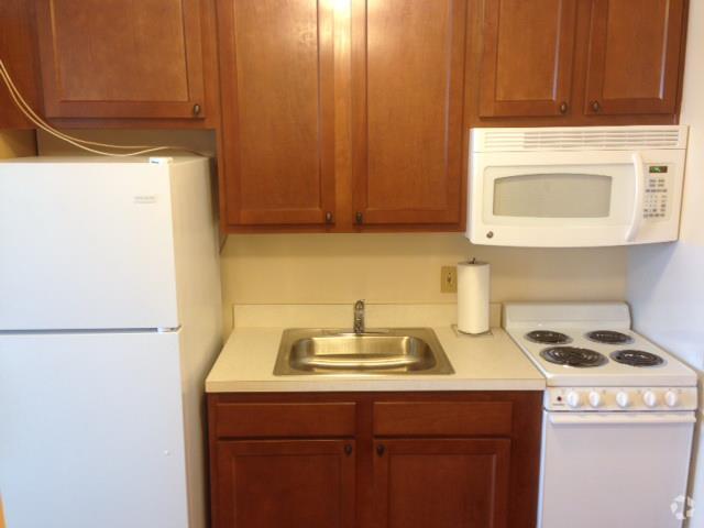 Kitchen - The Hillebrand House - Senior Living