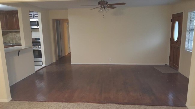 Foto del edificio - 913 W Tucker Blvd