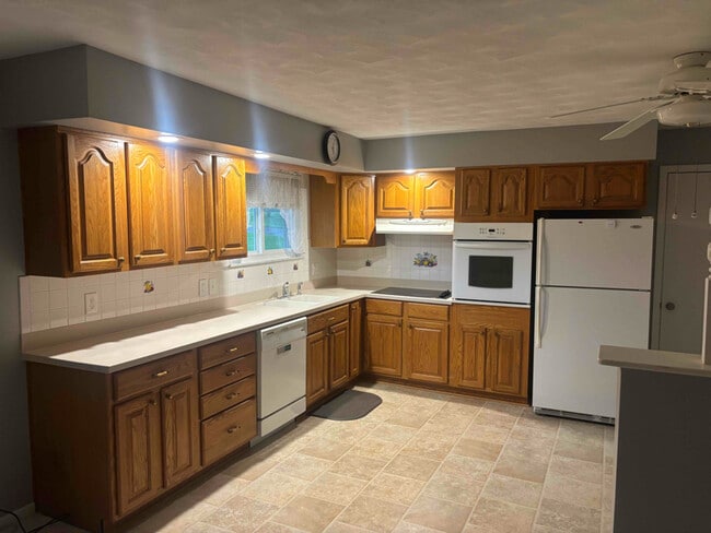 Building Photo - 93 Briarwood Dr