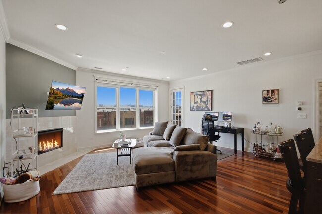 Foto del edificio - 2801 N Oakley Ave