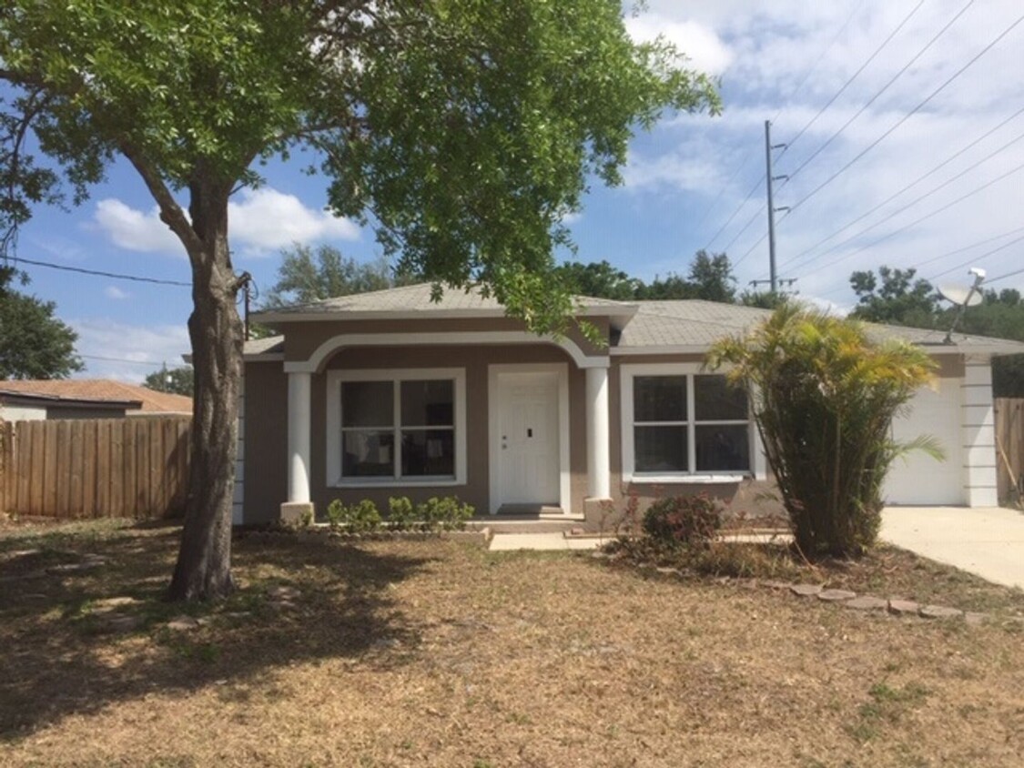 Foto principal - Spacious 4BR House in Tampa