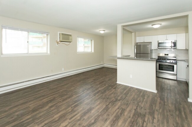 Foto del edificio - 23700 W Warren Ave