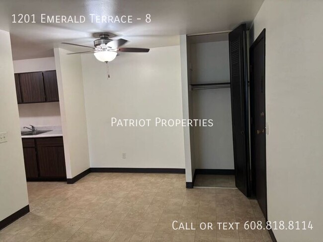 Building Photo - 1 bedroom/ 1 bath apartment in Sun Prairie...