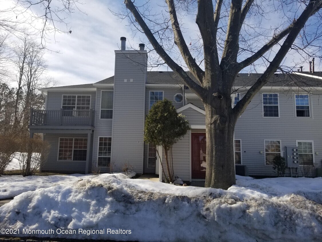 373 Yorkshire Pl, Marlboro, NJ 07751 Condo for Rent in Marlboro, NJ