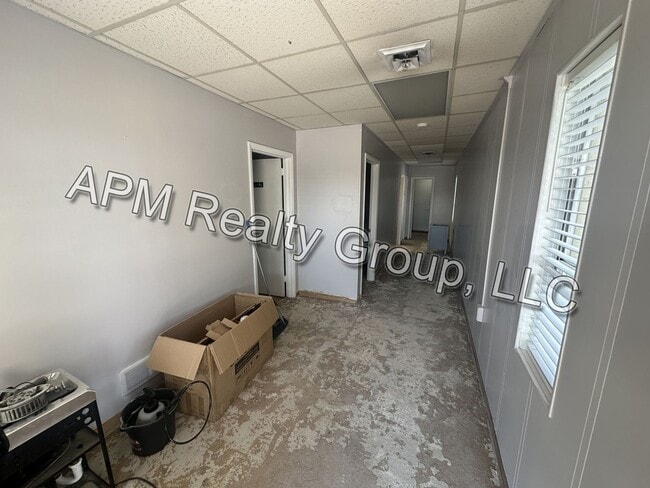Building Photo - Commercial Space available! Six months FRE...