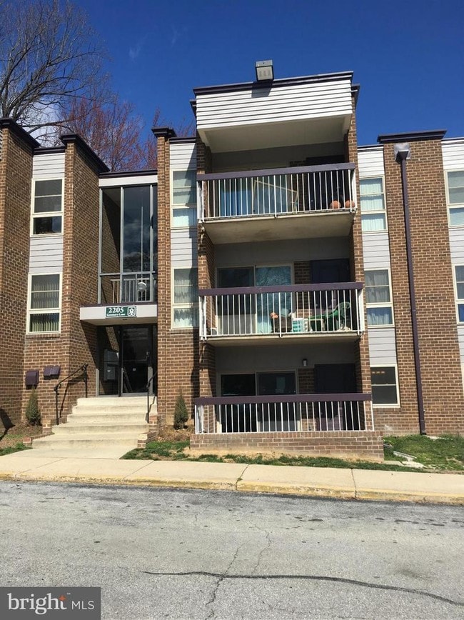 Building Photo - 2205 Greenery Ln