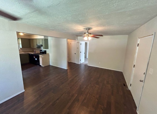 Building Photo - 1409 N Clay Ave