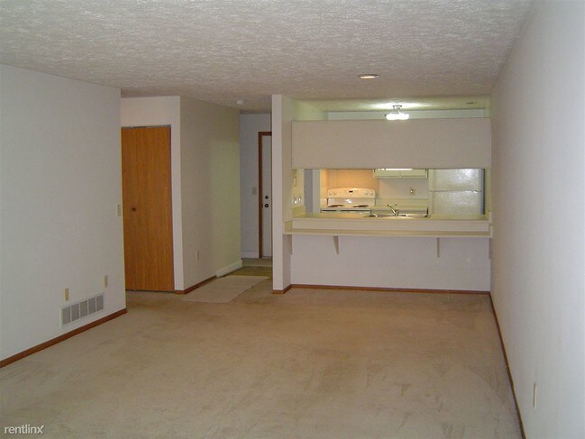 Building Photo - 1571 W Pond Dr