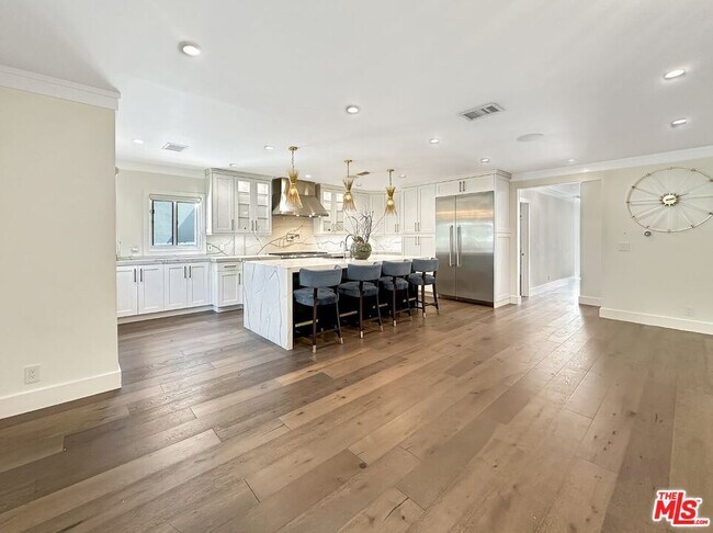 Building Photo - 2113 Glendon Ave