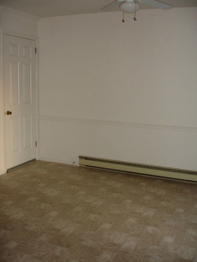 Building Photo - 2 br, 1 bath House - 227 CROSS KEYS DRIVE
