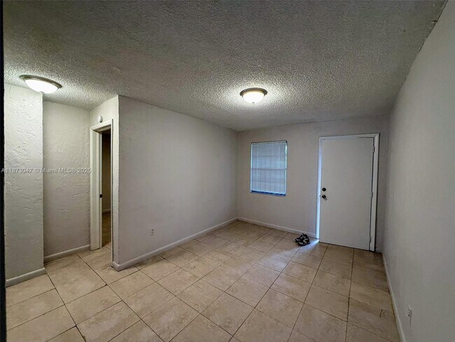 Foto del edificio - 14140 NW 24th Ct