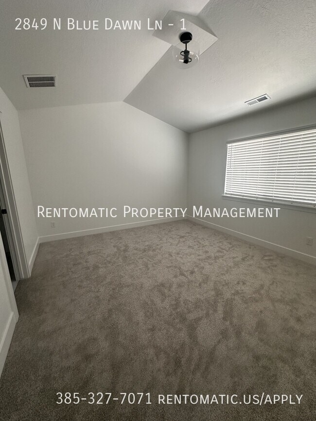 Foto del edificio - 2849 Blue Dawn Ln
