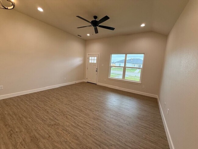 Foto del edificio - 7035 Glen Abbey St
