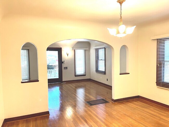 Foto del edificio - 410 W Walnut St