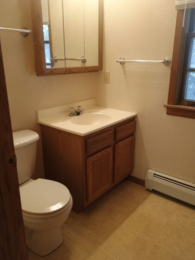 Foto del edificio - Spacious 3-Bedroom Home | Small-Town Living | Pet Friendly