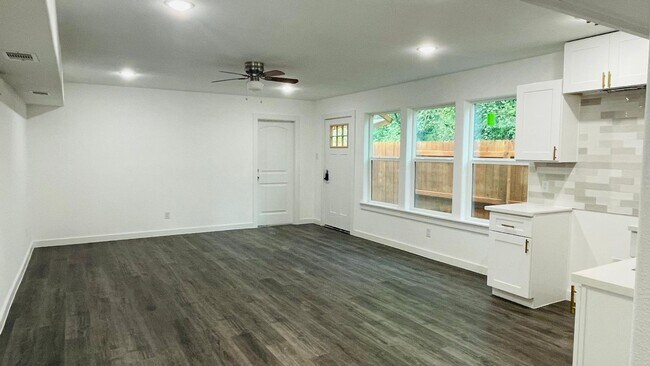 Foto del edificio - ? Stunning 3-Bed Luxury Home with Garage & Designer Touches ?