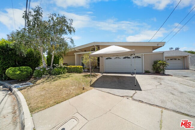 Foto del edificio - 3114 Henrietta Ave