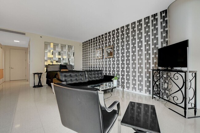 Foto del edificio - Veer Towers 1010W- Partial Strip Views from this Studio Residence