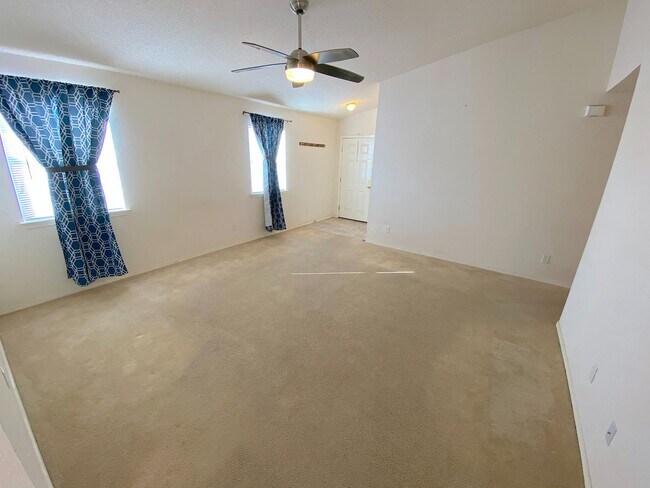 Building Photo - East El Paso 3 bed Refrig A/C