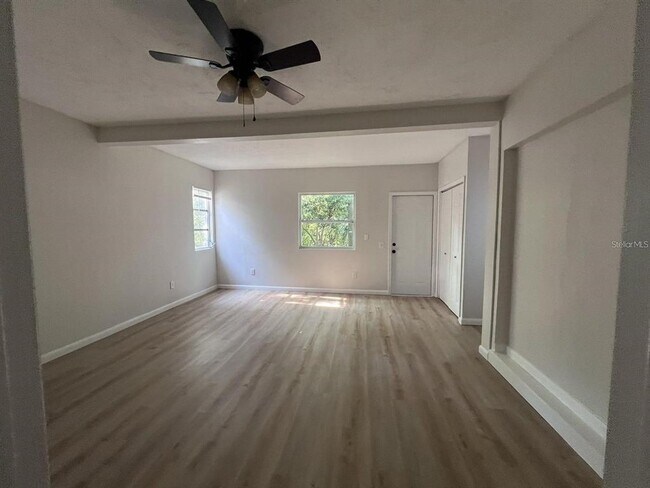 Foto del edificio - 1353 Lakeview Rd