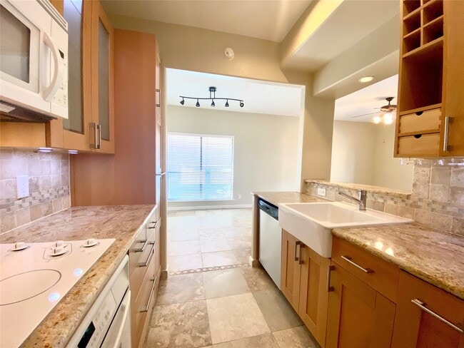 Foto del edificio - 2025 Augusta Dr