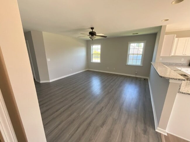 Foto del edificio - "Newly renovated 3-Bed, 2-Bath Home in Win...
