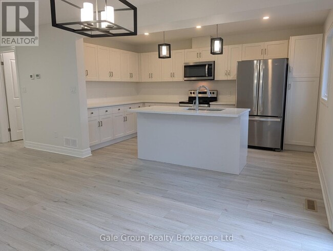 Building Photo - 261 Pittock Park Rd