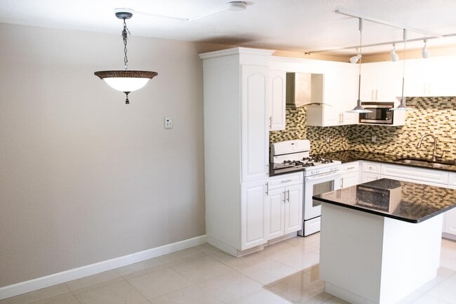 Photo - 70 Lake Arbor Dr Townhome