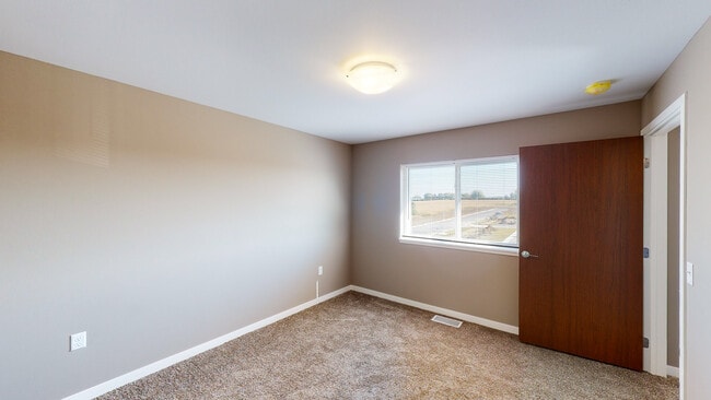 Bedroom - Pinnacle Point Apartments
