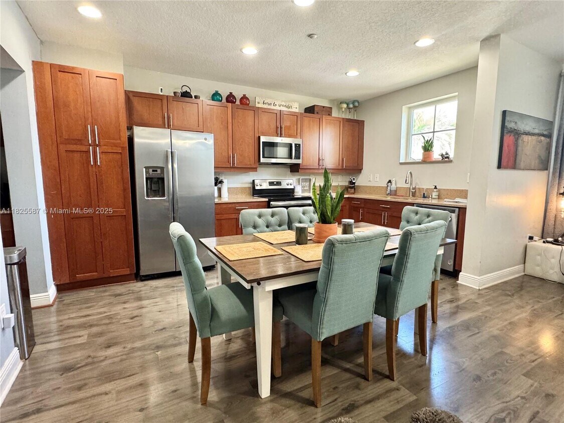 Primary Photo - 1332 SW 2nd Ct
